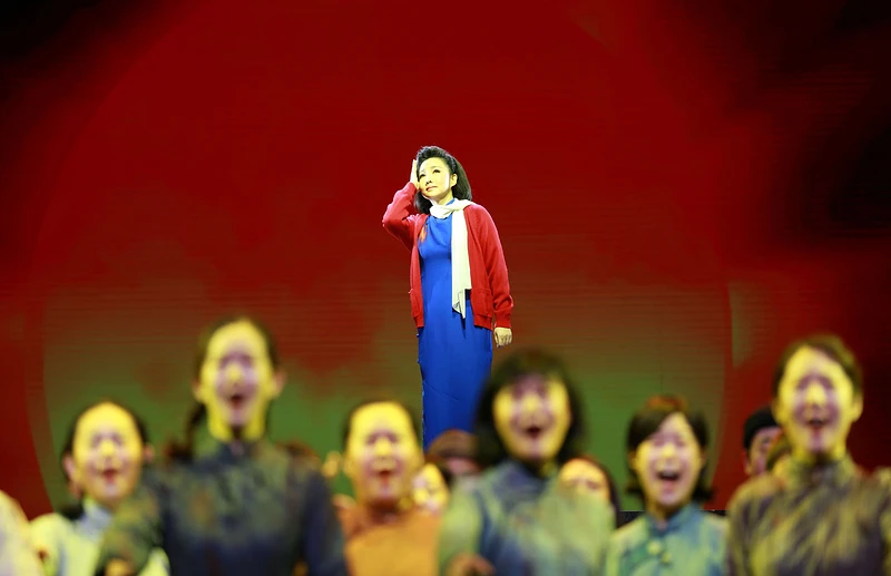 江姐》上演，第五代“江姐”王莉完成百场演出 - 影视与戏剧 - 红霞万朵