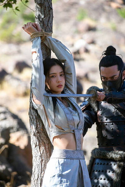 wuxia_lady_bound_to_tree_by_hj2l_dleoh7b-414w-2x