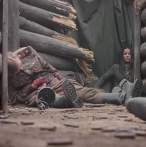 dead_female_soldier_in_a_trench_by_gmelo88_divdra7-pre (1)