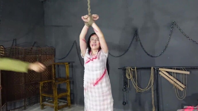 雨花石 麗茹刑訊 杜英 - frame at 3m48s