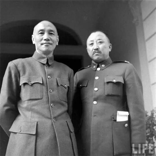 何新:张九九揭秘一一卫立煌之谜 - 红霞万朵